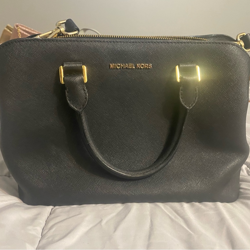 Micheal kors leather purse